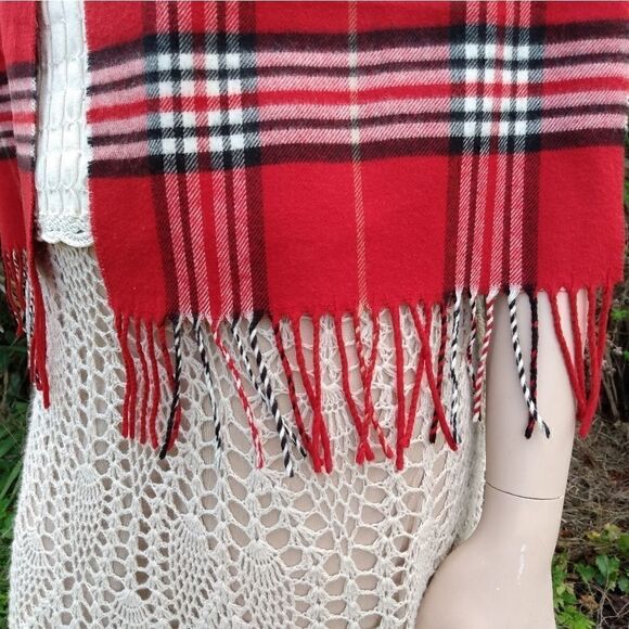 NWOT CROFT & BARROW Red, Black & White Plaid 100% Acrylic Scarf Wrap - Picture 3 of 10